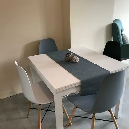 아파트 Charles Baudelaire