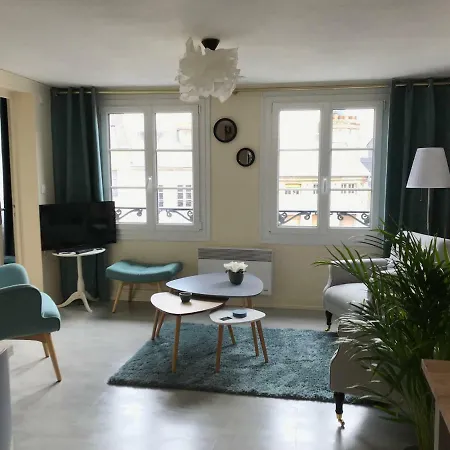 شقة Charles Baudelaire